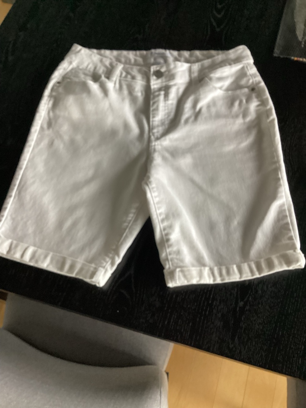 Classic White Rolled-Hem Denim Shorts. D.Jeans